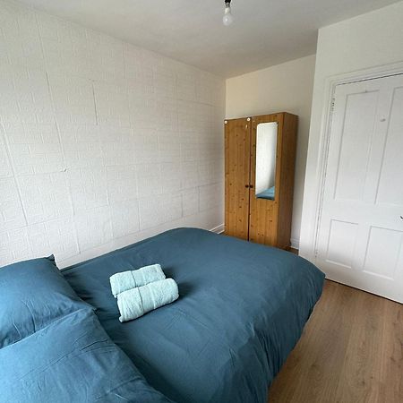Nice Double Room At 2 Iveragh Rd-8 Dublin Bagian luar foto