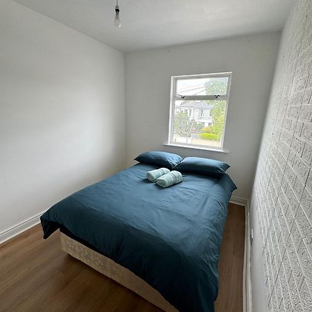 Nice Double Room At 2 Iveragh Rd-8 Dublin Bagian luar foto