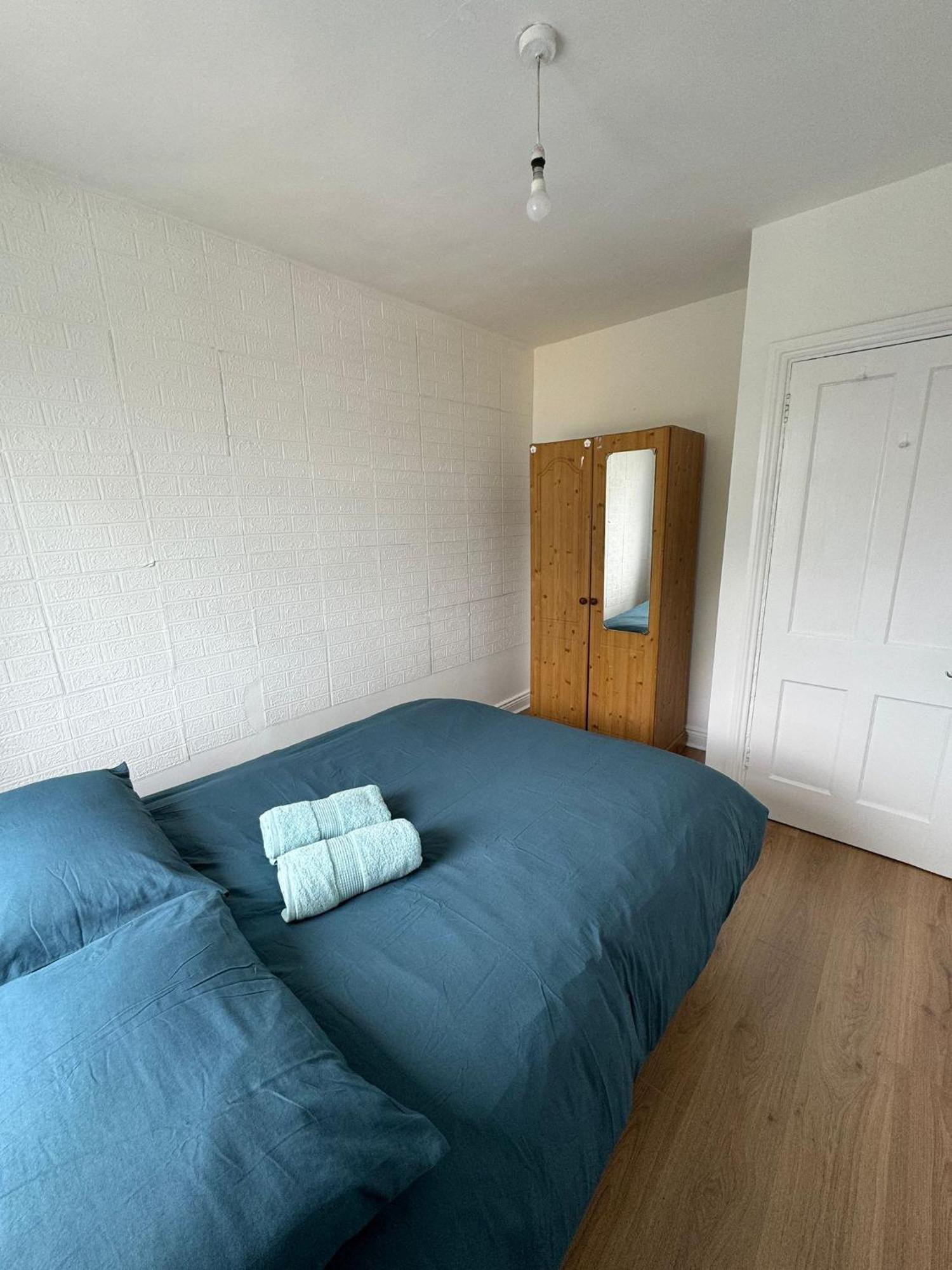 Nice Double Room At 2 Iveragh Rd-8 Dublin Bagian luar foto